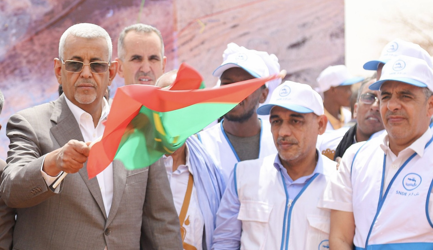 معالي الوزير يعطي إشارة انطلاق الأشغال لتوسعة شبكة توزيع المياه في تمبدغه والنعمة